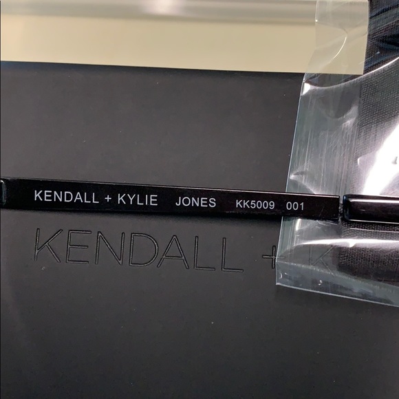 Authentic Kendall and Kylie Sunglasses - Picture 3 of 3